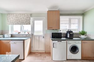 Bright Kitchen- click for photo gallery